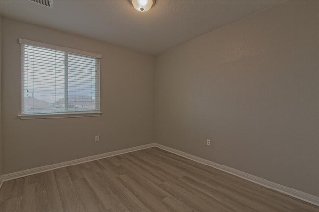 Building Photo - 315 N Heatherwilde Blvd