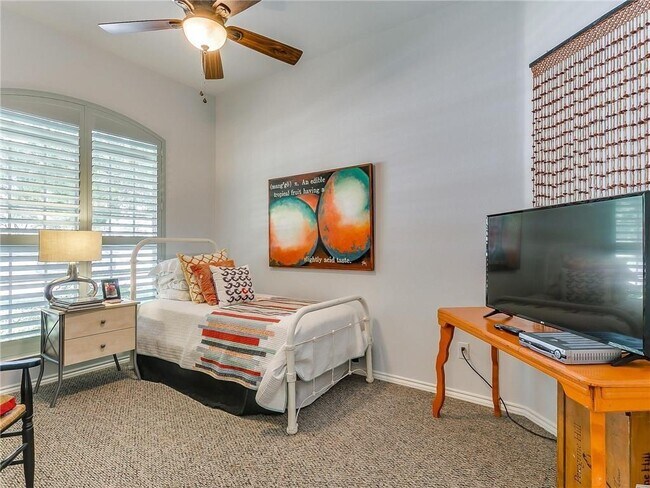 Building Photo - 750 Shady Tree Ct