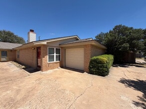 Building Photo - Duplex Located Just Off S. Loop Conveniently Located Near Many Restaurants, Shopping Mall / Outle...