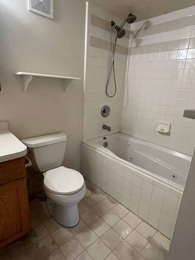 Building Photo - Cozy Orem Condo Near Everything!