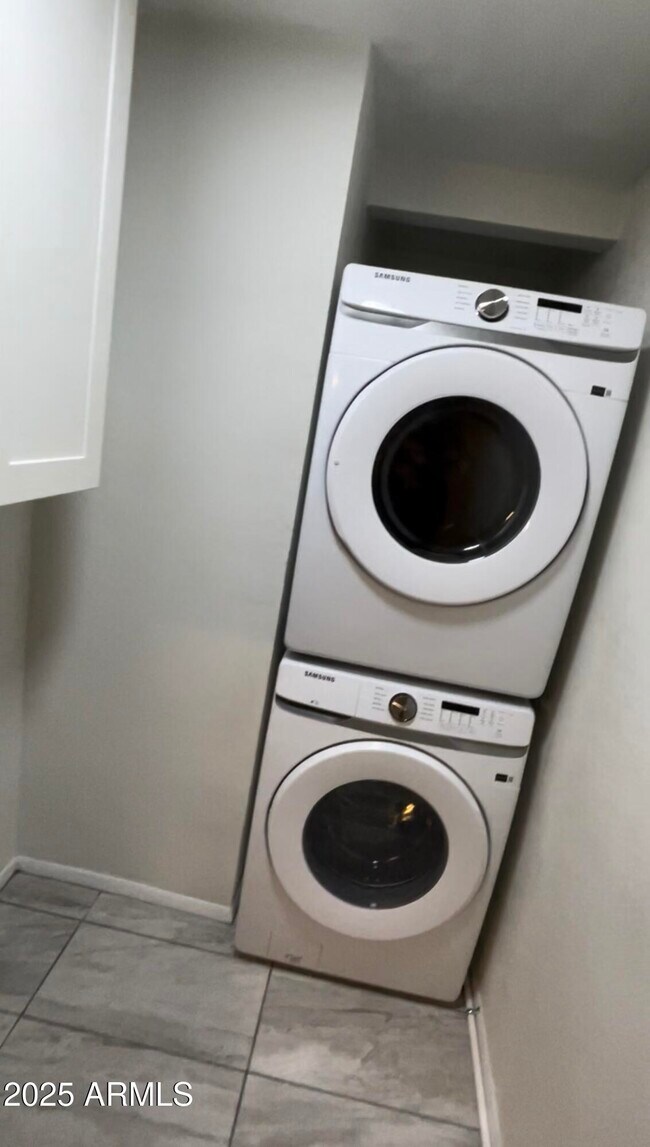 Building Photo - 10421 W Puget Ave