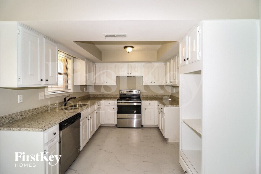 Building Photo - 8625 Edney Ridge Dr