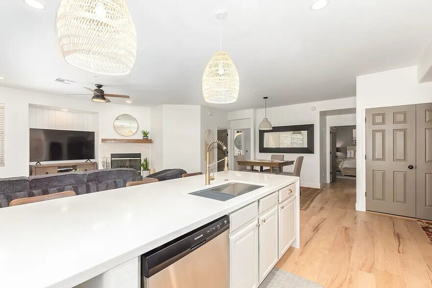 Building Photo - 11500 E Cochise Dr