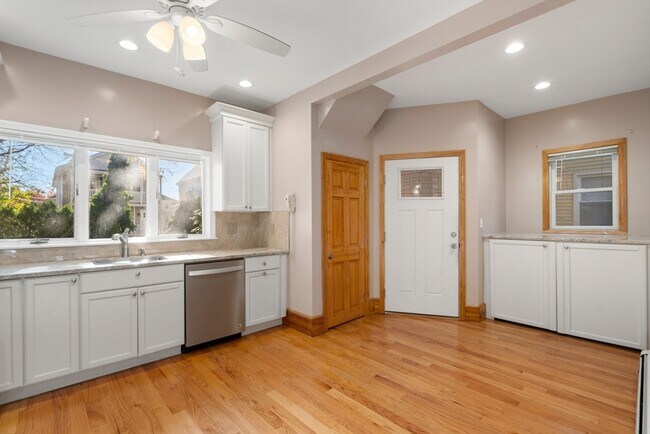 Building Photo - 76 Dexter Ave