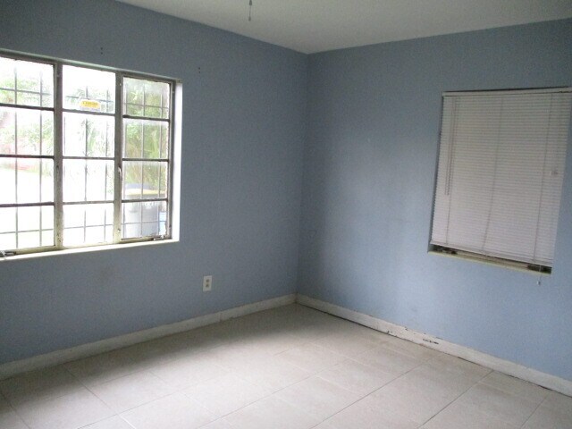 Building Photo - 3015 Phyllis Street