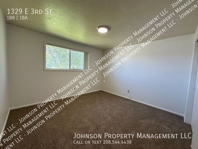 Building Photo - 1329 E 3rd St