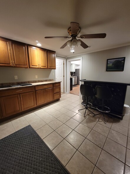 Mudroom - 1618 Bell Ave