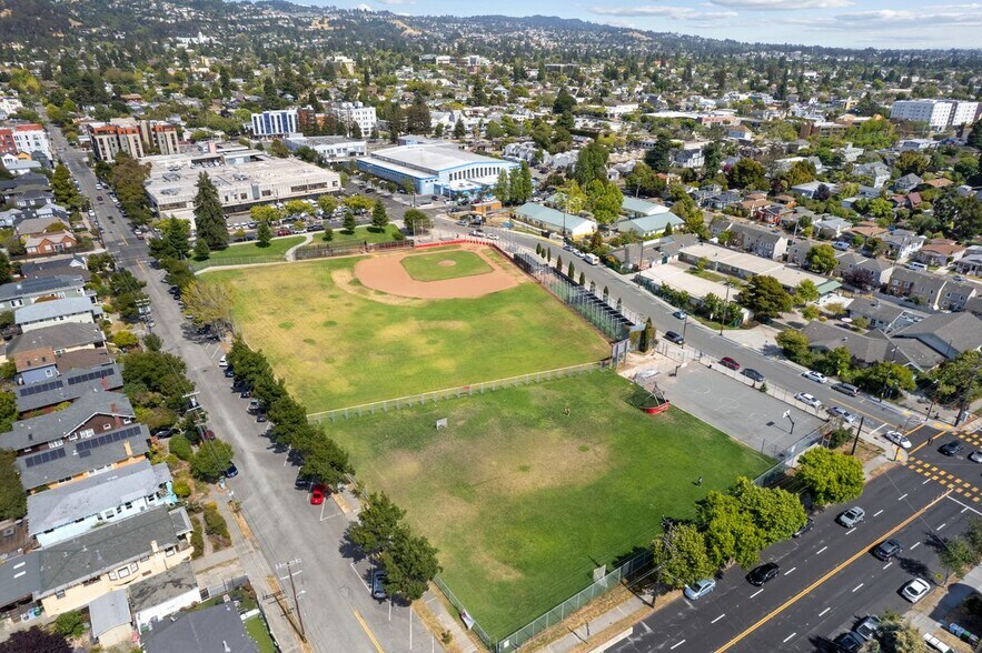 Building Photo - 1816 Carleton St