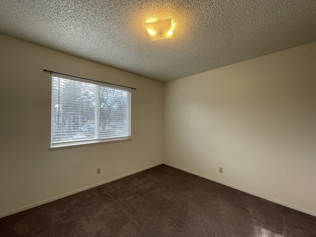 Building Photo - 458 Nord Ave