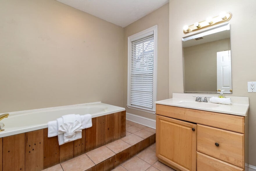 Building Photo - 438 1st Ave