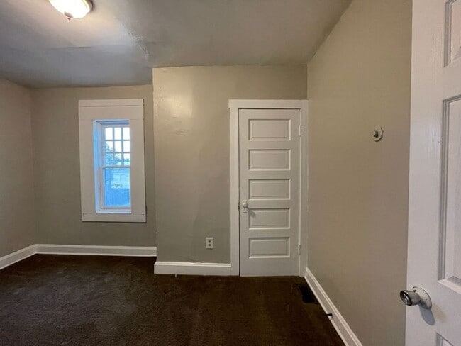 Building Photo - Inviting 2-Bedroom Apartment with Ideal Am...
