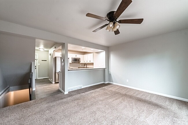 Building Photo - Beautiful Townhome with 3bedrooms and 3 bathrooms, and 1 car garage for rent.