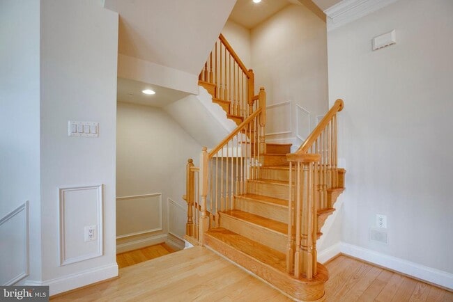 Building Photo - 7025 Little Leaf Linden Ln