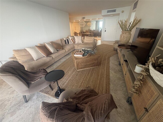 Building Photo - 1111 Crandon Blvd