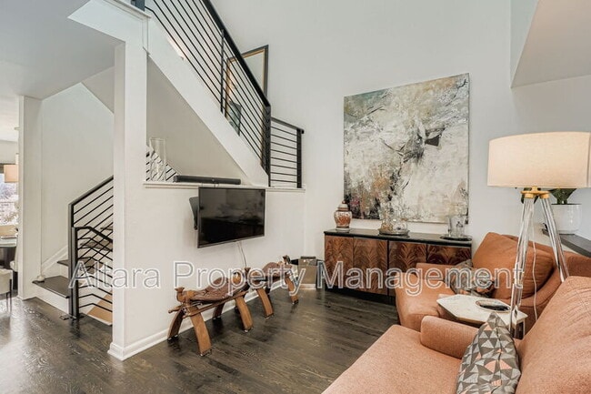 Building Photo - 287 S Holly St