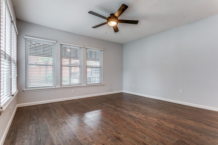 Building Photo - 326 Simon