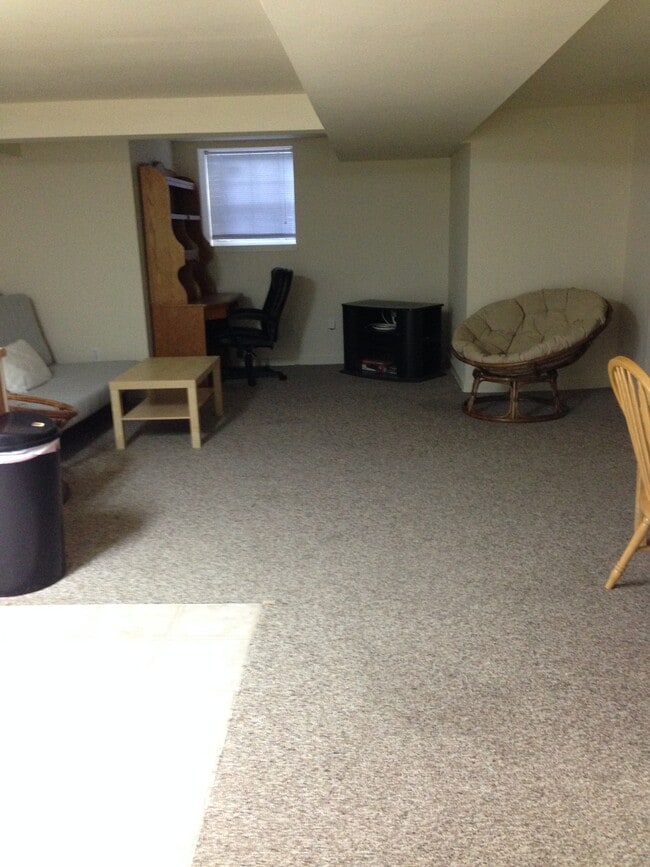 Building Photo - 922 Montgomery Ave