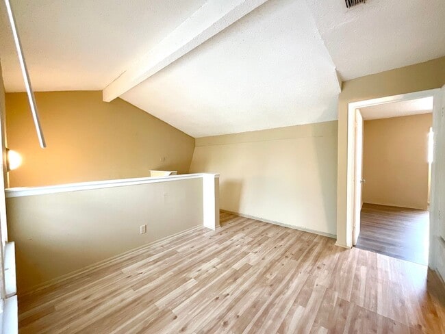 Building Photo - Available Now! 3 Bedroom / 2 Bath Home Nea...