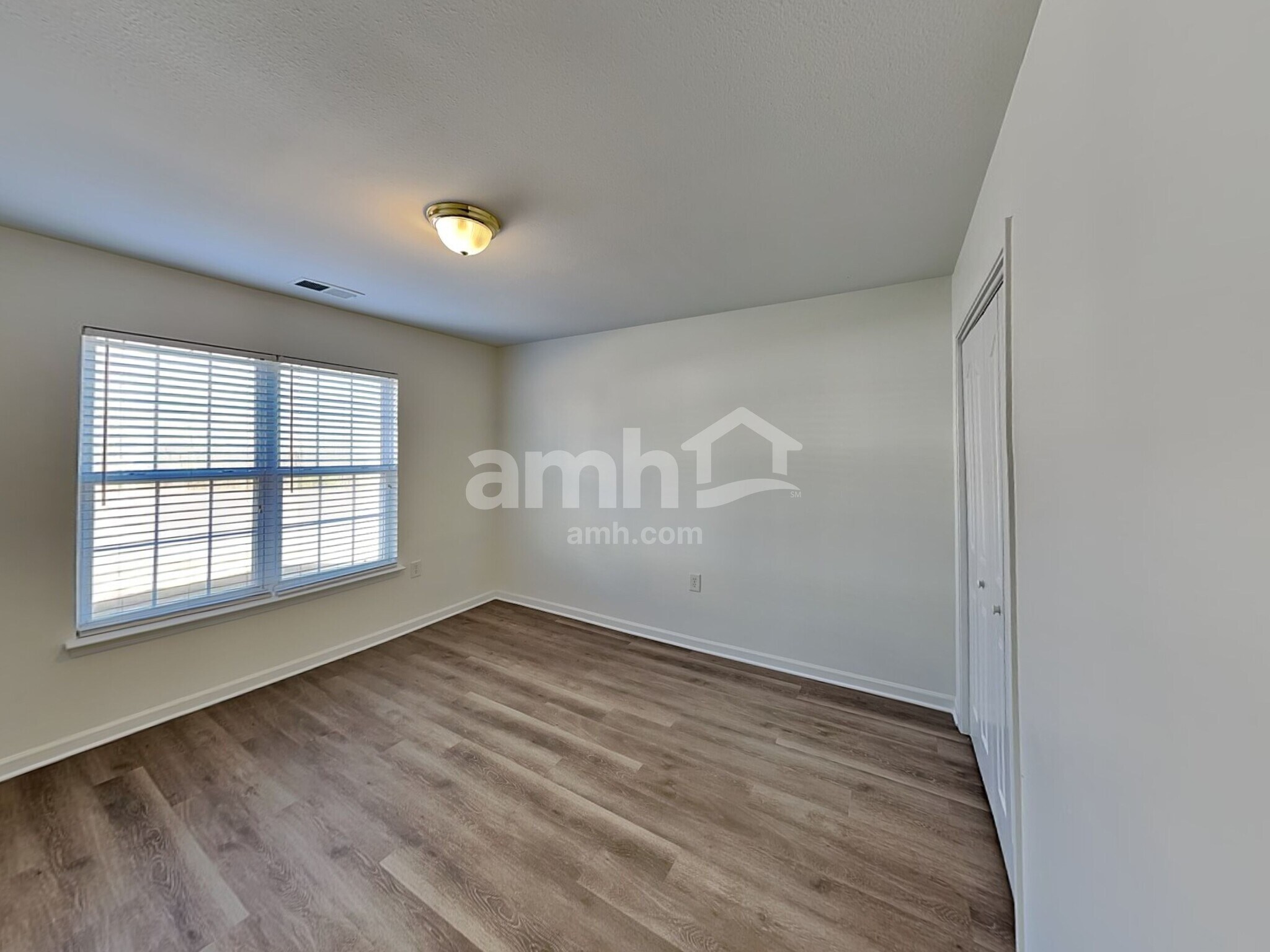 Building Photo - 194 Mott Rd