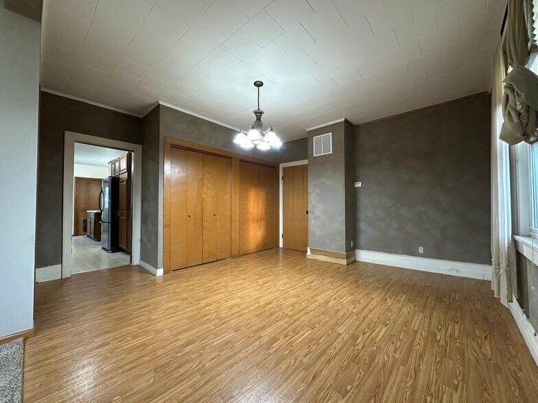 Building Photo - 915 Madison St