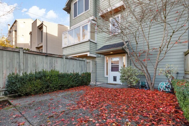 Building Photo - 3Bd/3Ba Seattle Townhome