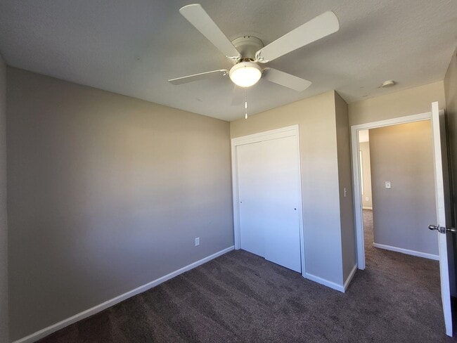 Building Photo - 4 Bedroom split-level home with garage!