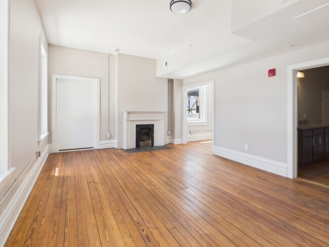 Building Photo - 7 E Franklin St