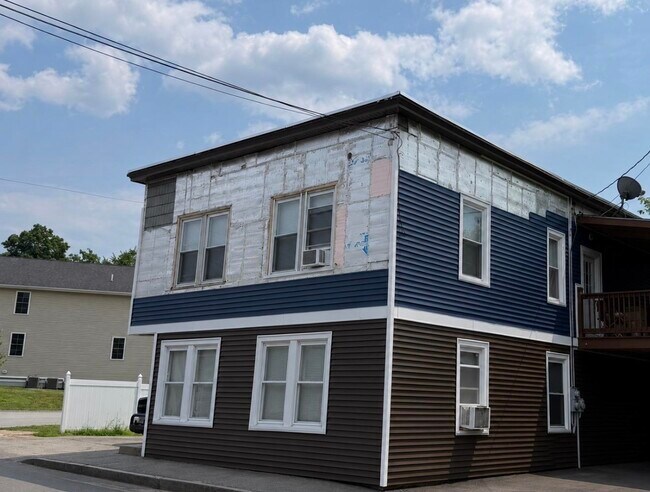 Building Photo - 34 Maple St