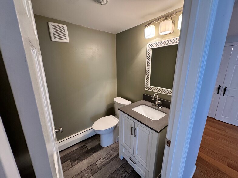 Building Photo - 5 Pearl St