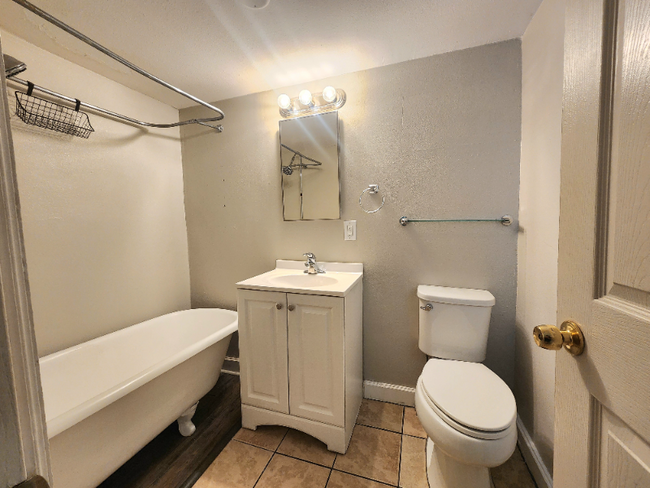 Building Photo - 2118 W 21st St