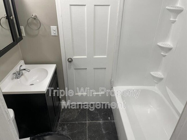 Building Photo - 2139 Kappel Dr