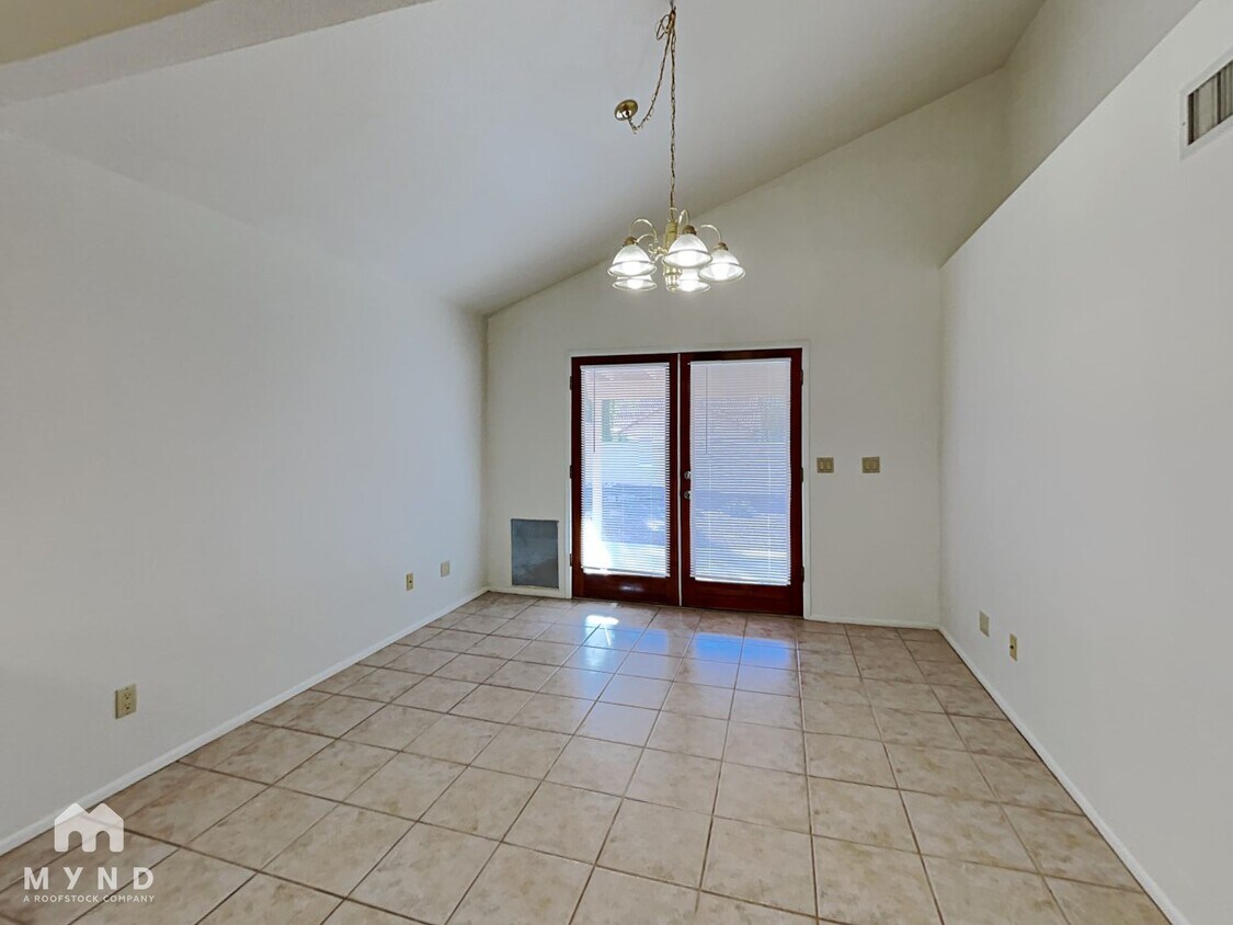 Building Photo - 10487 N Fairway Vista Ln