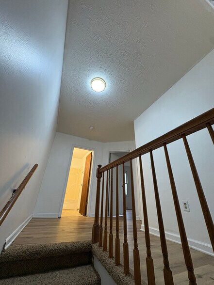 Building Photo - 304 S Keeneland Dr