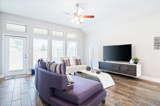 Building Photo - 217 Cherokee Rose Cir