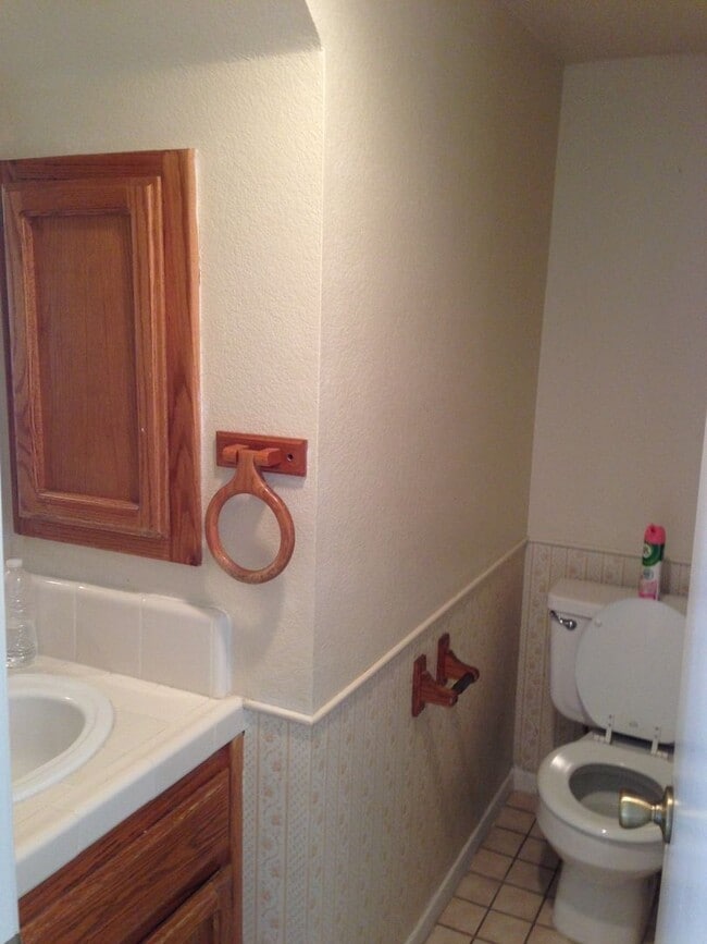 Building Photo - SW Bakersfield home!