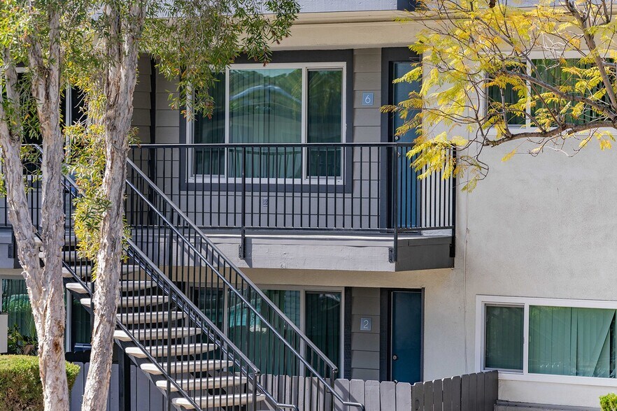 Building Photo - 1125 Meadow Lake Dr