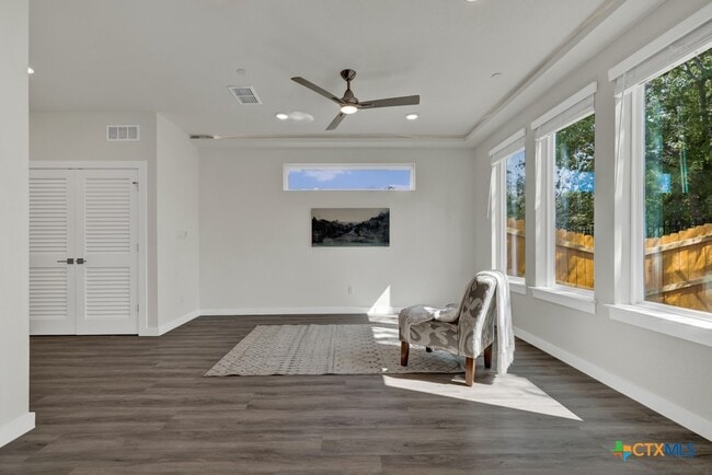 Building Photo - 104 Creekside Trail