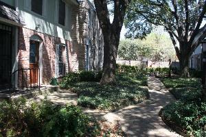 Building Photo - 2811 Woodbury Dr