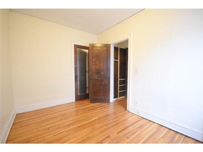 Building Photo - 1910 1st Ave S