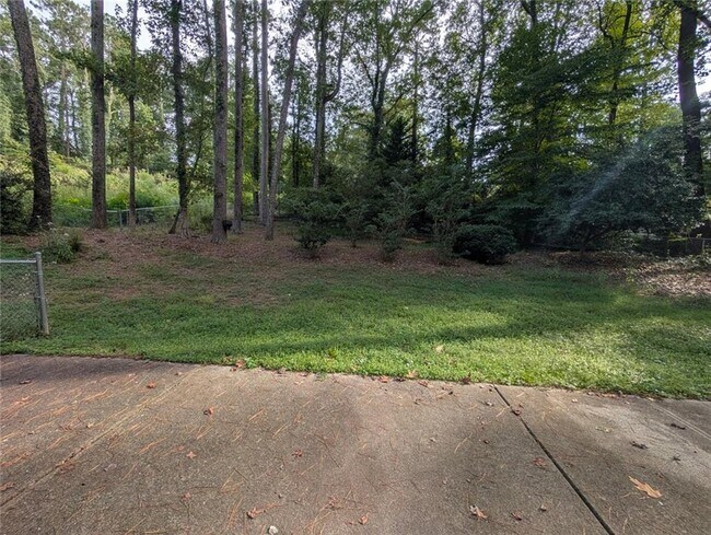 Building Photo - 4008 Rock Mill Dr