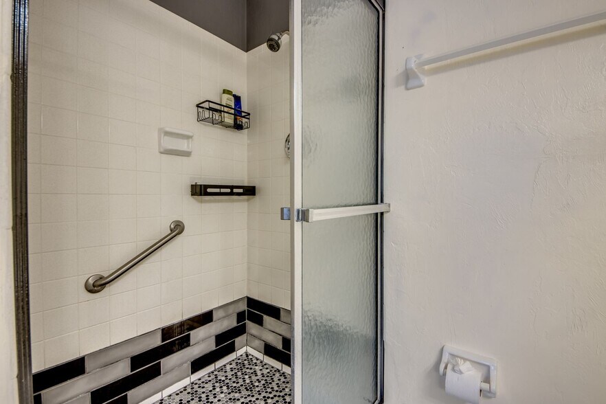 Building Photo - 909 SE 46th Ln