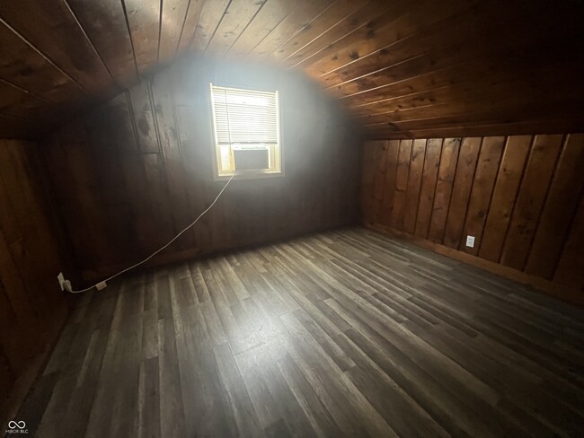 Building Photo - 627 N Tibbs Ave