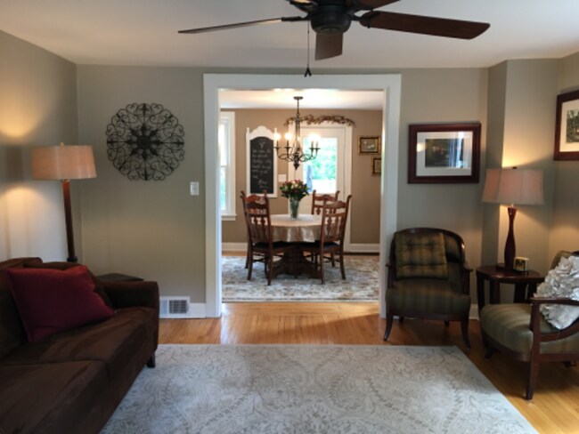 Building Photo - 634 E 5th Ave