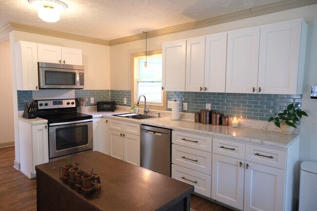 Building Photo - 405 Andros Dr