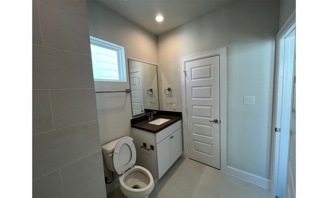 Building Photo - 2802 Grand Fountains Dr