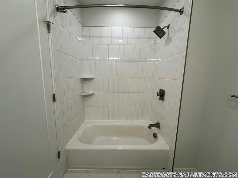 Building Photo - 152 Liverpool St