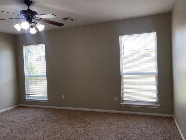 Building Photo - 4 BEDROOM, BELTON ISD