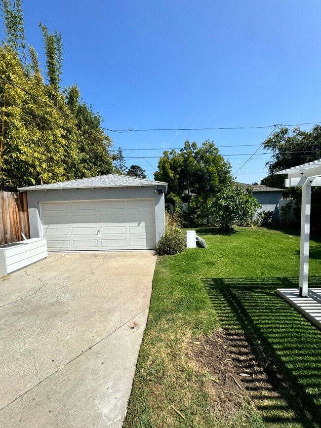 Building Photo - 12556 Everglade St