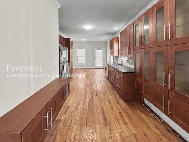 Building Photo - 3 Bed/2 Bath House/ Available Now!