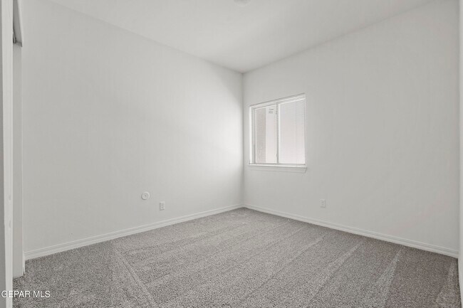 Building Photo - 1060 Summer Rain St